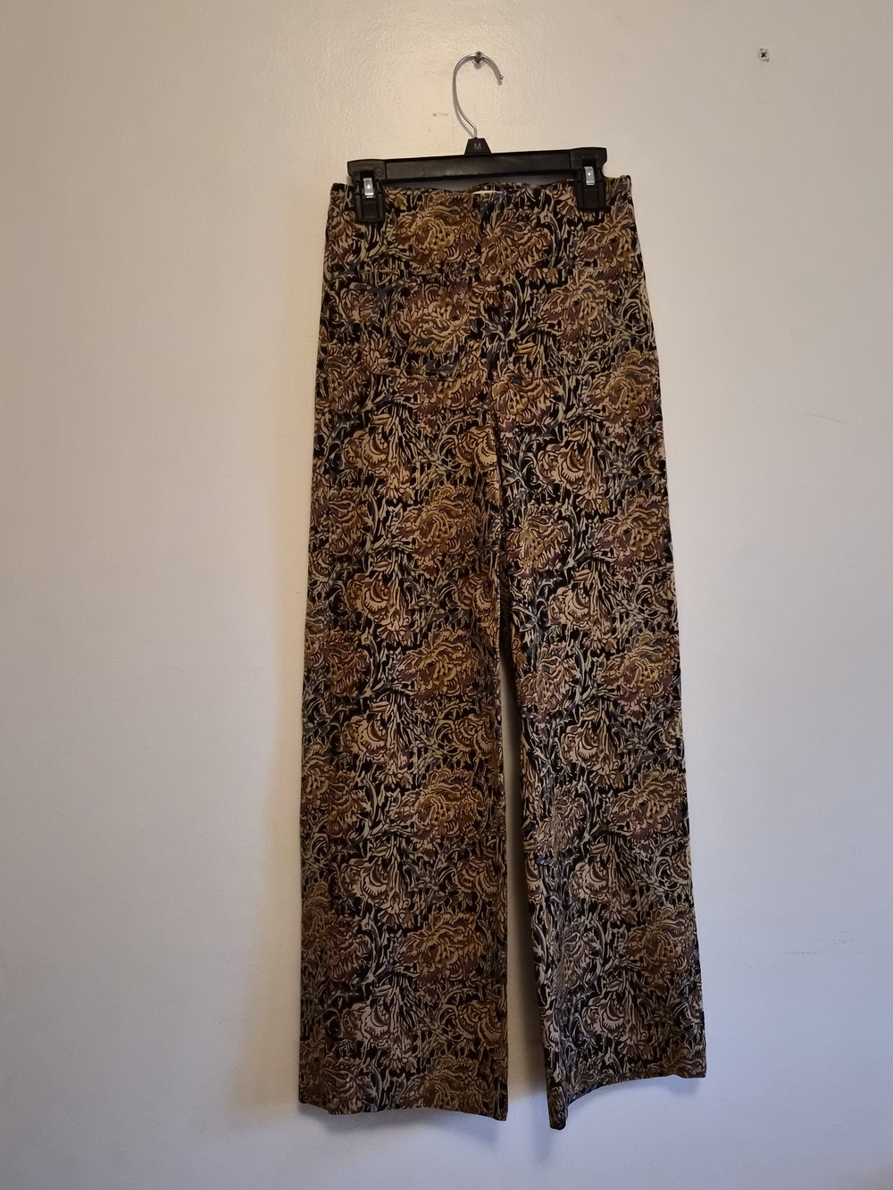 Women's Wide-Leg Floral Print Pants  - Brown/Black With Pockets on the from.